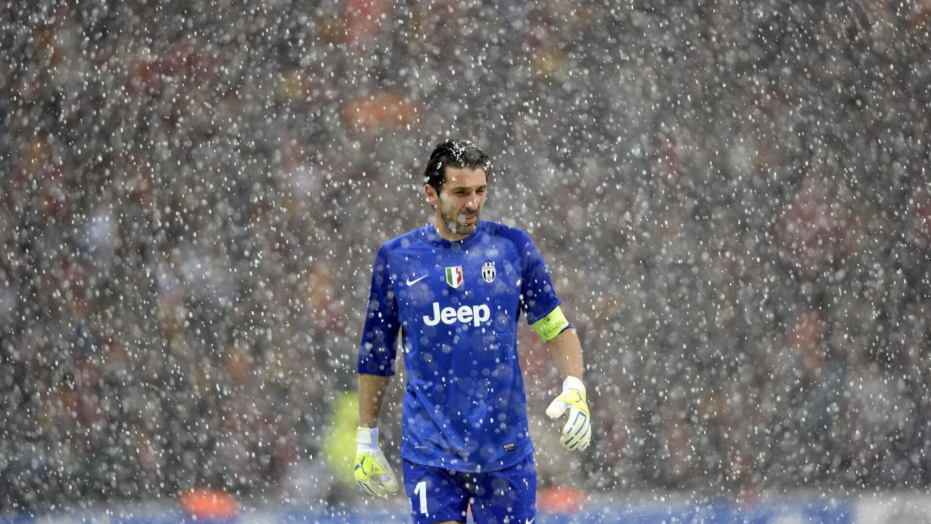 神秘仪式频现绿茵场？多家俱乐部被曝赛前搞特殊动员