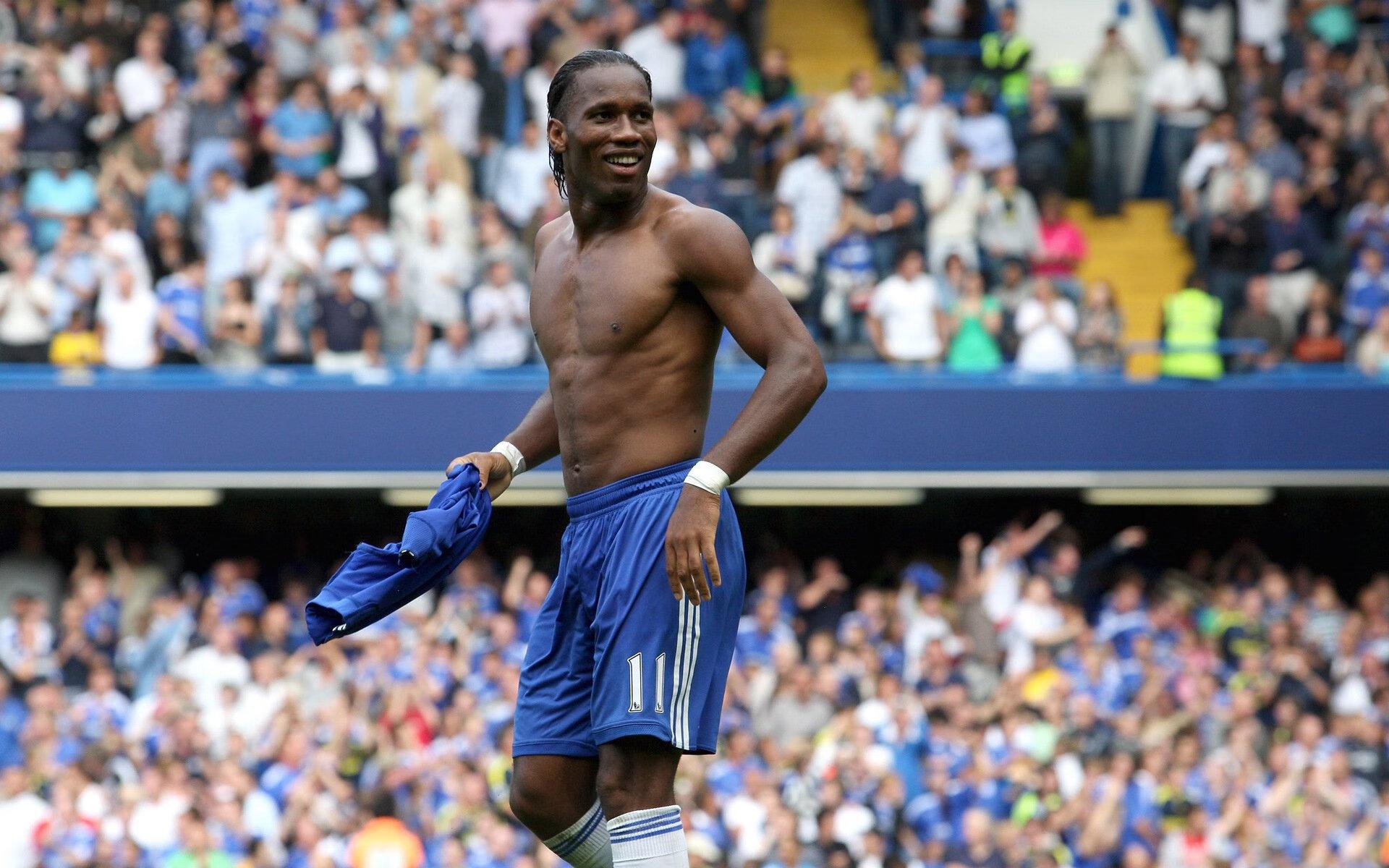 费耶诺德重夺荷甲桂冠 550米巨旗席卷看台，球迷狂欢铸就历史时刻