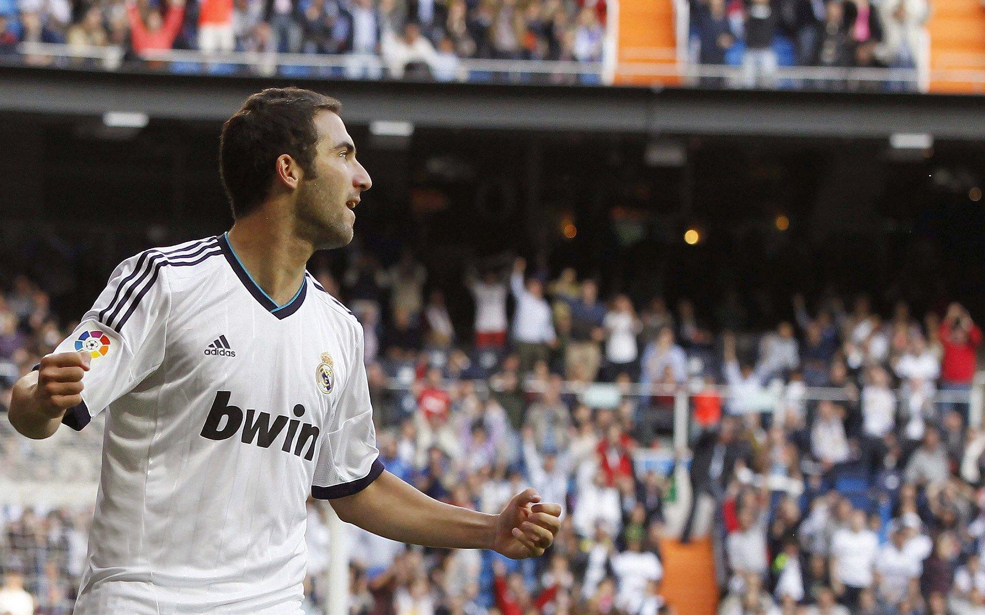 巴萨新翼拉菲尼亚左右开弓梅开二度，诺坎普见证复兴希望