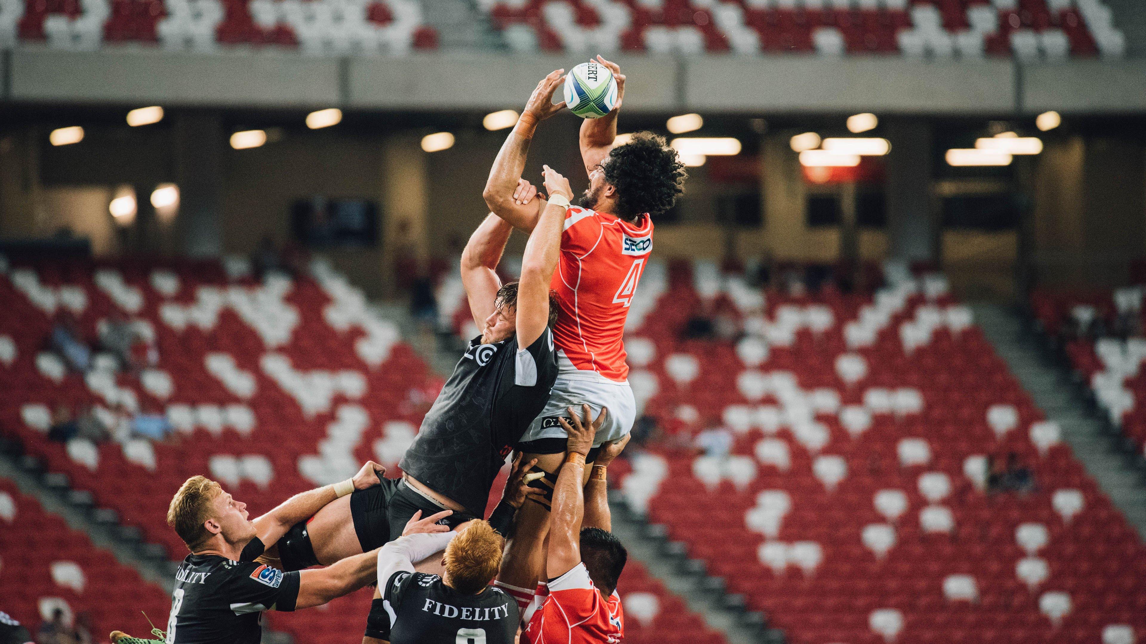 骑士主场力克黄蜂，米切尔关键24分引领胜利